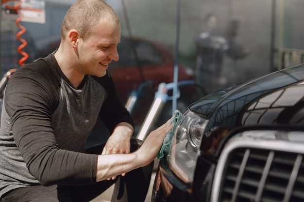 Извлечение фары из корпуса автомобиля