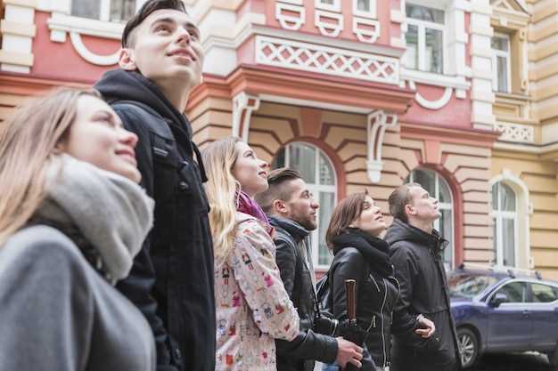 Какова эргономика водительского места и обзорность?