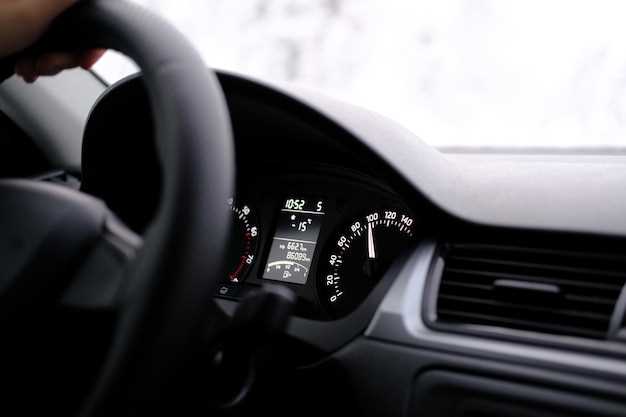 Opel Antara: Снятие бортового компьютера