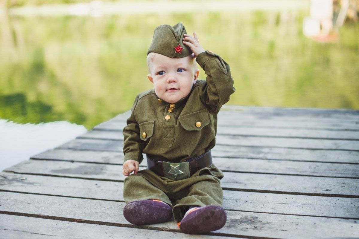 Ребенок в военной форме