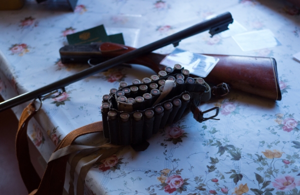 Ружье, патроны и охотничий билет